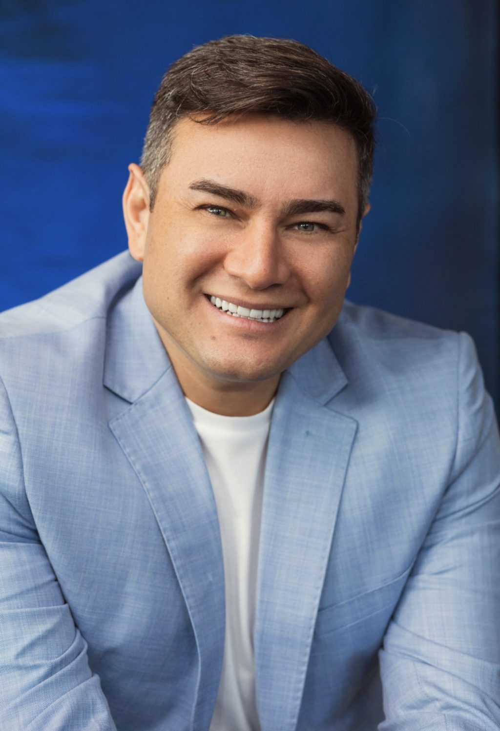 From Abandonment to Leadership: Brazilian Entrepreneur Alex Araújo Turns a Life of Hardship Into a Mission to Inspire Others