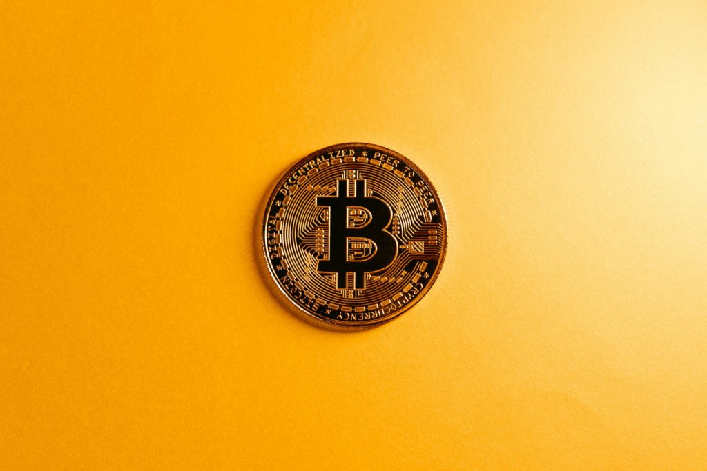 Bitcoin Slides Sharply, Extending Weekly Losses Amid Global Risk Aversion