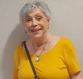 Allicia Di Mares transforms tones and shapes into pure emotion and stands out in the Visual Arts scene.