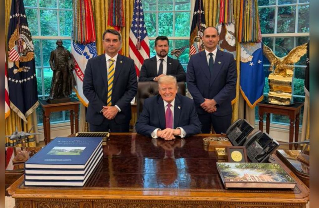 Flávio Bolsonaro Meets Donald Trump at White House Amid Growing 2026 Presidential Speculation